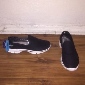 Black Skechers Go Walk 3